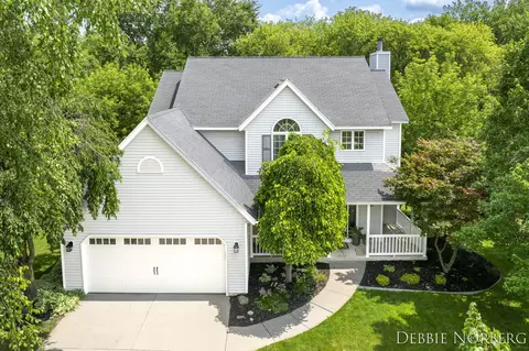 6734 Glen Hollow Dr SE, Caledonia, MI 49316