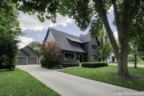 840 Pinecrest Ave SE, Grand Rapids, MI 49506