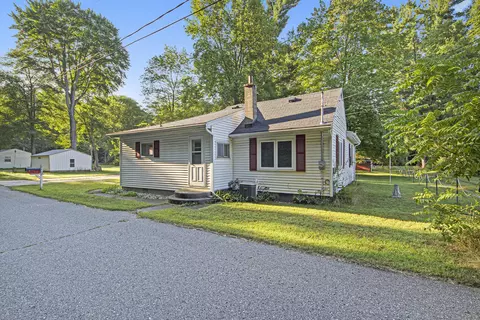 6832 E Maple St, Newaygo, MI 49337 photo 4