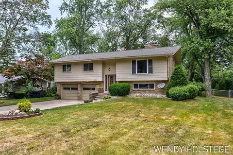 1135 Ardmore St, Holland, MI 49423