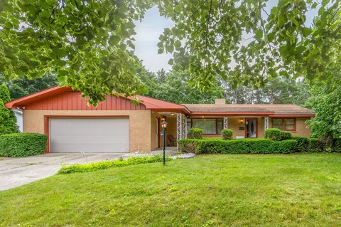 409 Crestview Pl, Cadillac, MI 49601