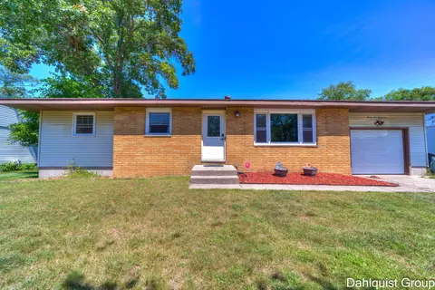 2134 Lincoln Park Dr, Norton Shores, MI 49441