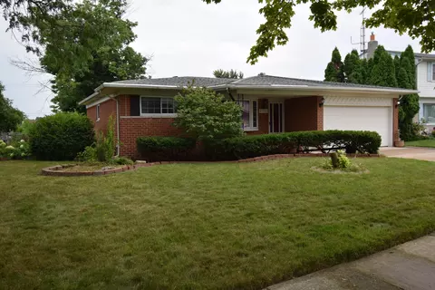 27728 Oakcrest Dr, Brownstown, MI 48183