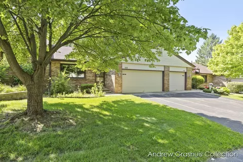 606 Pinespar Dr SW, Byron Center, MI 49315