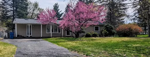 119 Pinecrest Dr, Jonesville, MI 49250