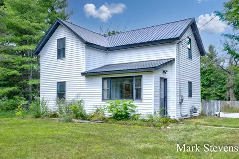 20176 Dewey Rd, Howard City, MI 49329