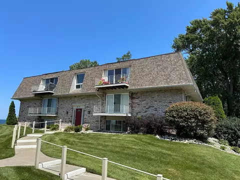 3610 Lakeshore Dr #C4, St. Joseph, MI 49085