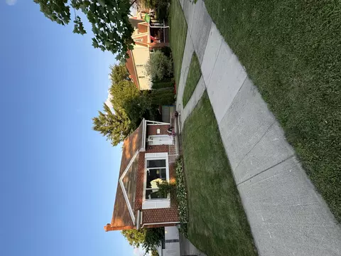 6620 Yinger Ave, Dearborn, MI 48126