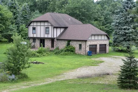 1795 Hill Rd, White Lake, MI 48383