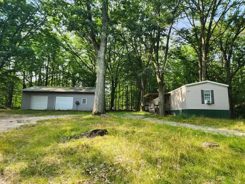 120 S Plateau Cir, Leroy, MI 49655