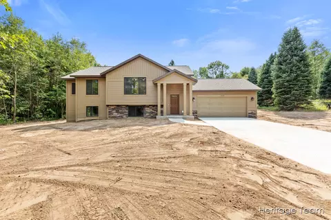 3708 Schermerhorn Lake Dr, Allegan, MI 49010