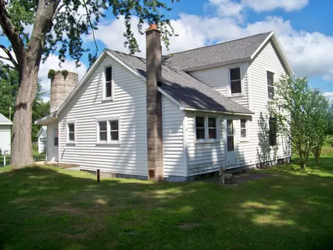 47480 40th St, Paw Paw, MI 49079