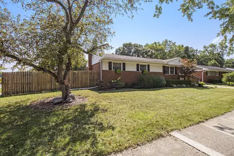 1032 Watson Rd, Saline, MI 48176