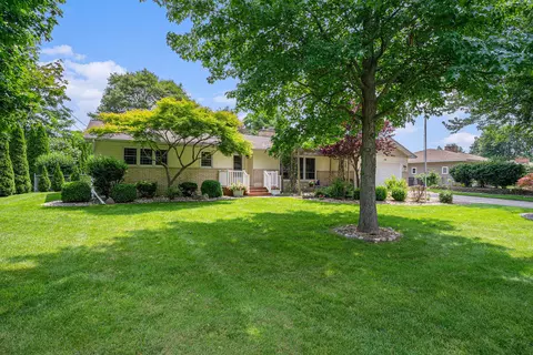 4864 Wickham Dr, Norton Shores, MI 49441