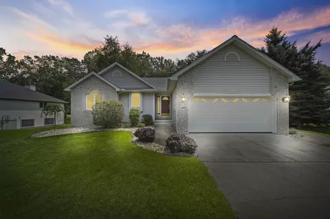 2209 Lake Wood Dr, Jackson, MI 49203