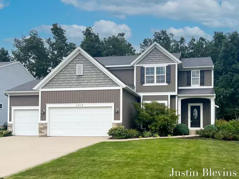 2309 Beatrice Dr NE, Grand Rapids, MI 49505