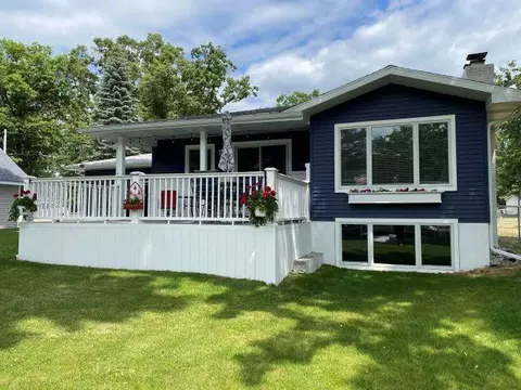 11721 N Shore Dr, Lake, MI 48632