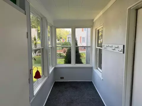 619 Chester St, Jackson, MI 49203 photo 4