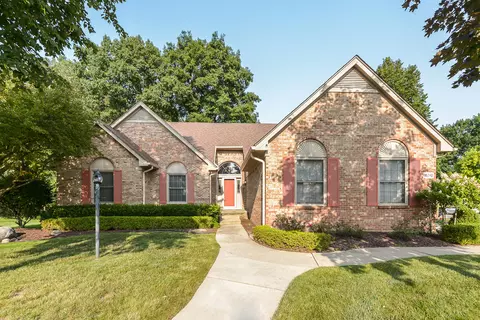 18240 Heatherlea Dr, Livonia, MI 48152