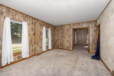 737 E Main St, Ionia, MI 48846 photo 7