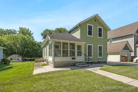 737 E Main St, Ionia, MI 48846 photo 2