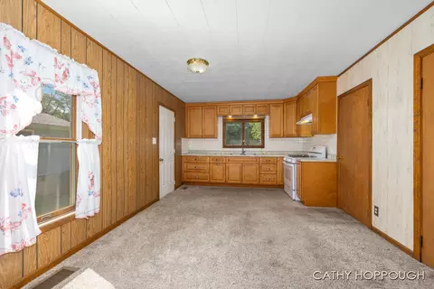 737 E Main St, Ionia, MI 48846 photo 10