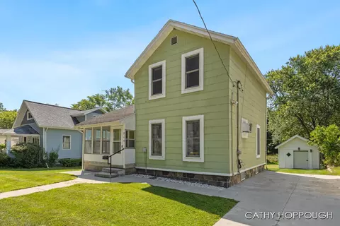 737 E Main St, Ionia, MI 48846 photo 3
