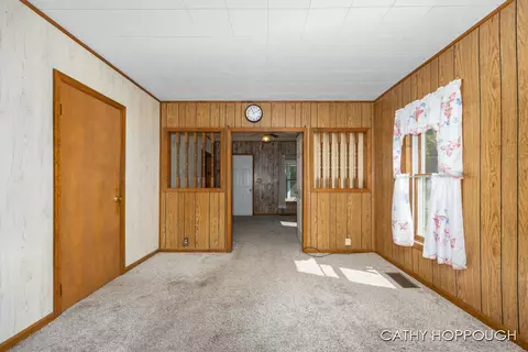 737 E Main St, Ionia, MI 48846 photo 9