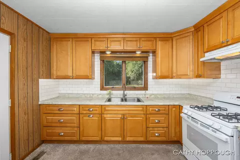 737 E Main St, Ionia, MI 48846 photo 11
