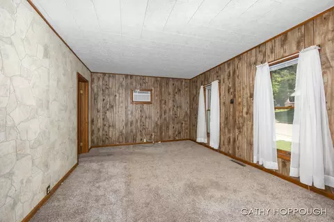 737 E Main St, Ionia, MI 48846 photo 8