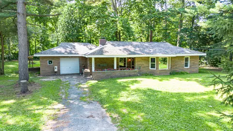 10390 Rawsonville Rd, Belleville, MI 48111