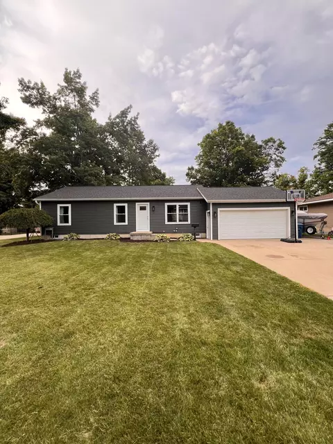 127 Plum St, Wayland, MI 49348