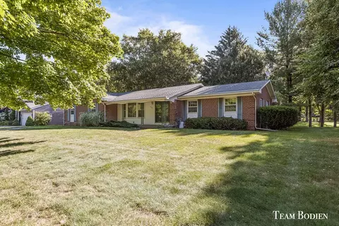 1204 El Camino Dr NW, Grand Rapids, MI 49504
