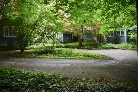 14599 Lakeshore Rd, Lakeside, MI 49116