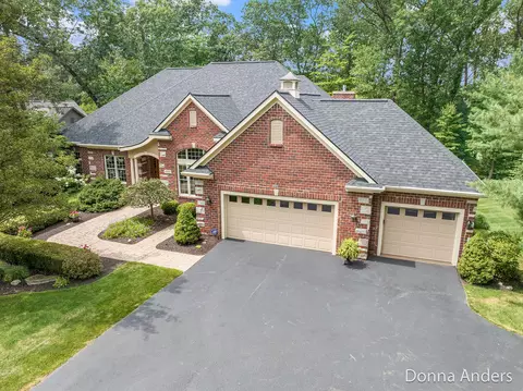 4161 Thousand Oaks Dr NE, Grand Rapids, MI 49525