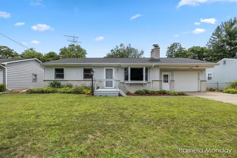 5466 Pinebrook Ave SE, Grand Rapids, MI 49548