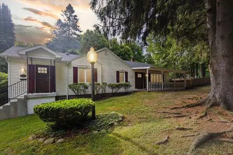 15977 W Clear Lake Rd, Buchanan, MI 49107