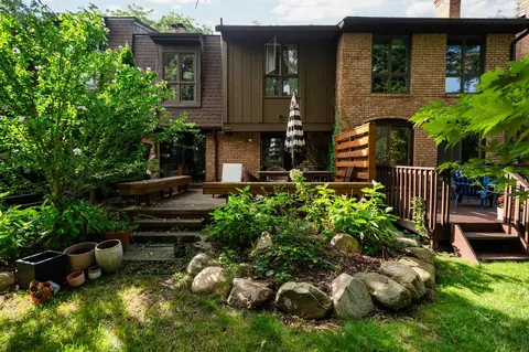 1028 Greenhills Dr, Ann Arbor, MI 48105