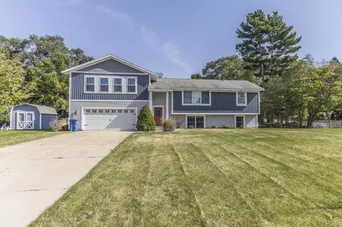 14660 Parkwood Dr, Grand Haven, MI 49417