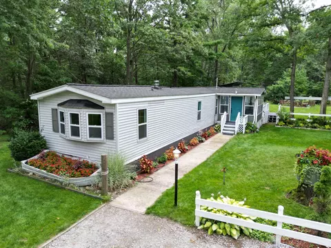5930 Meeuwenberg Dr, Twin Lake, MI 49457