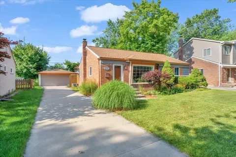 31801 Lamar Dr, Farmington, MI 48336