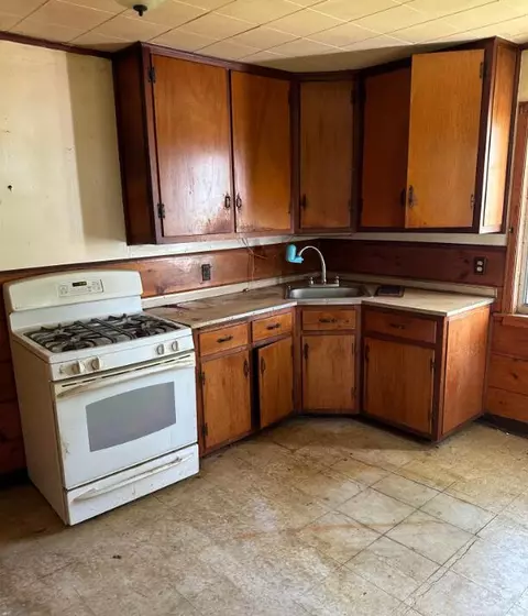 609 Spring St, Three Rivers, MI 49093 photo 3