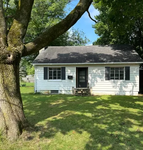 609 Spring St, Three Rivers, MI 49093