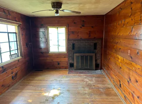 609 Spring St, Three Rivers, MI 49093 photo 2
