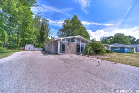132 Ruddiman Dr, North Muskegon, MI 49445