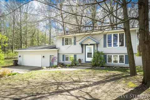 8750 Narnia Trl NE, Rockford, MI 49341