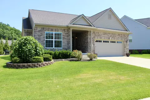746 Kestrel Ct, South Lyon, MI 48178