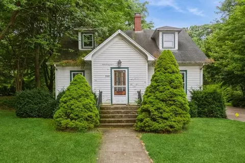 308 S Barker St, New Buffalo, MI 49117