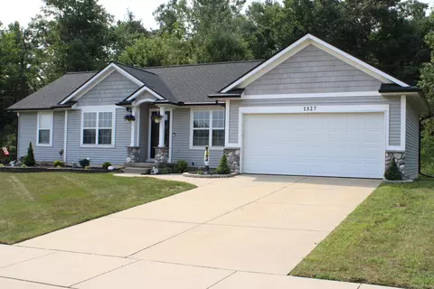1327 Millwood Dr NE, Belmont, MI 49306