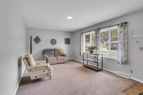 3049 John Glenn Dr, Jackson, MI 49201 photo 2